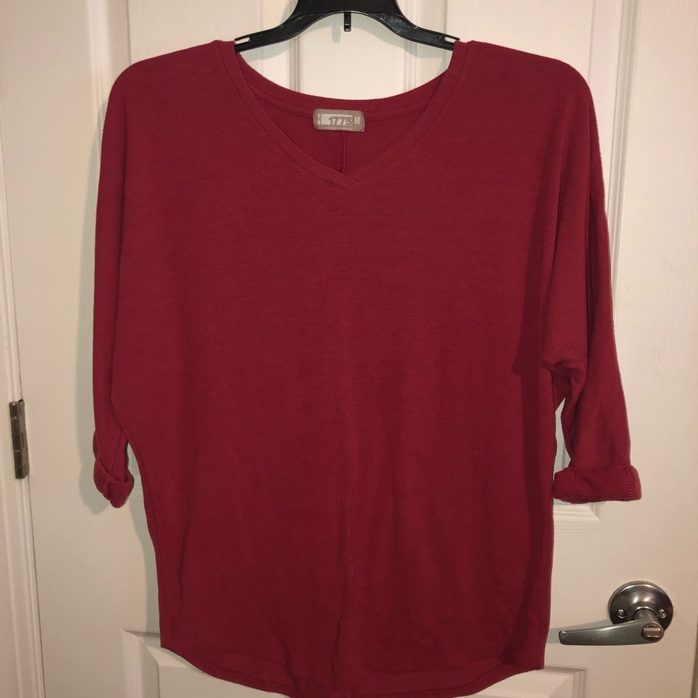 Loose fit top by 1775. burgundy. Size medium.